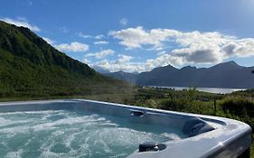 Villa med jacuzzi og nydelig utsikt